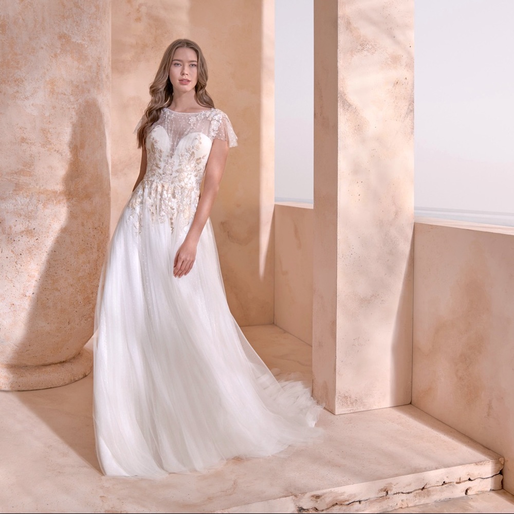 BRAND NEW Modeca Wedding Dress